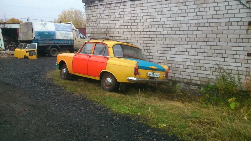 Москвич разбитый ИЖ 412