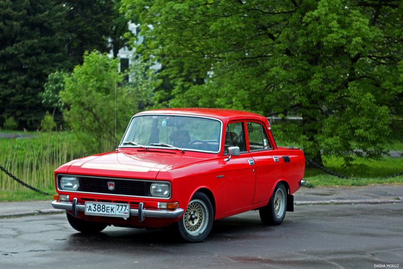 АЗЛК-2140 Москвич красный