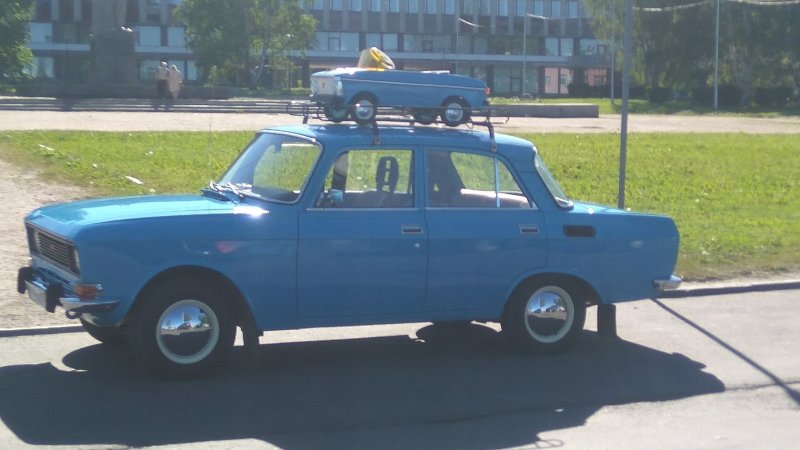 Смешной автомобиль Москвич