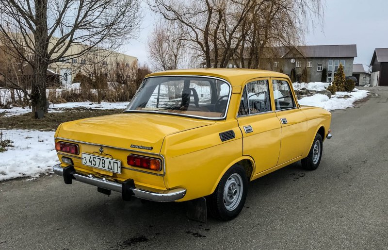 Москвич 2140 золотой