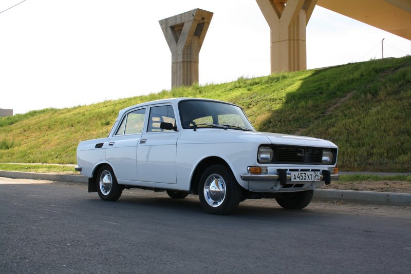 АЗЛК-2140 Москвич белый
