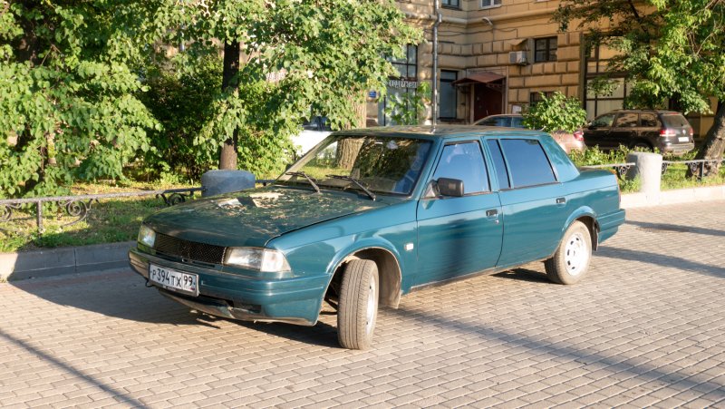 Белый Москвич князь Владимир 2142