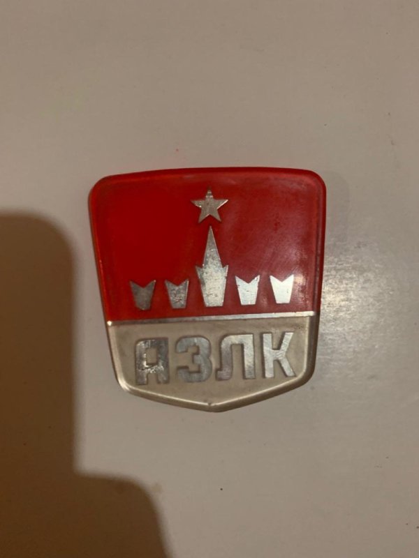 Эмблема Москвич 407