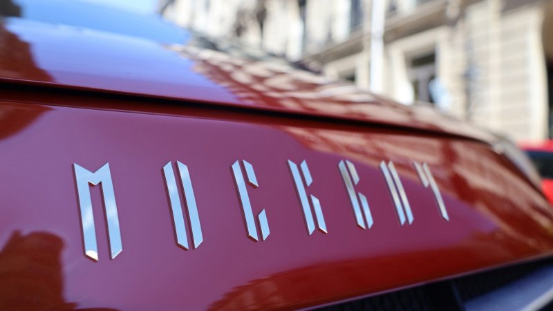 Москвич 401 с рекламой