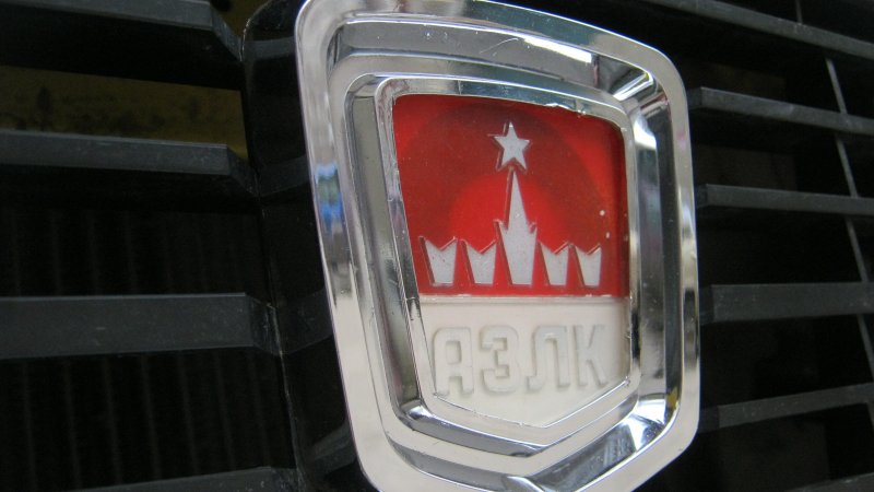 Москвич эмблема на капоте