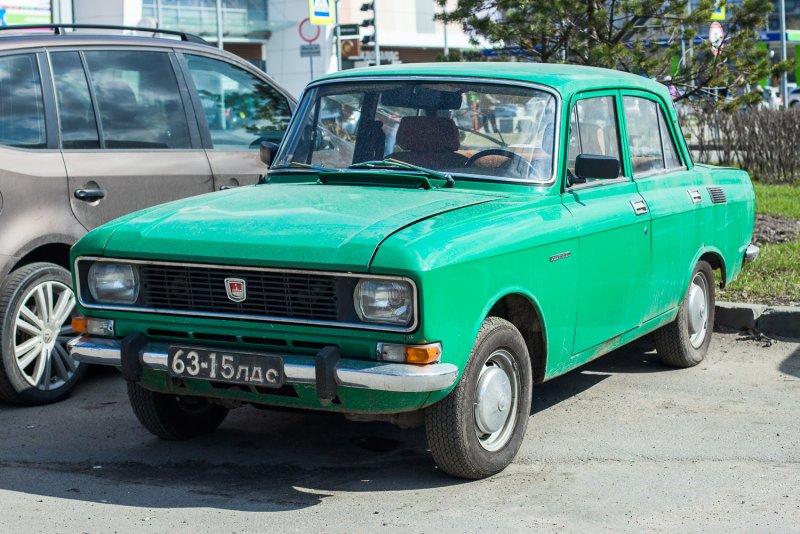 Автомобиль АЗЛК 2140