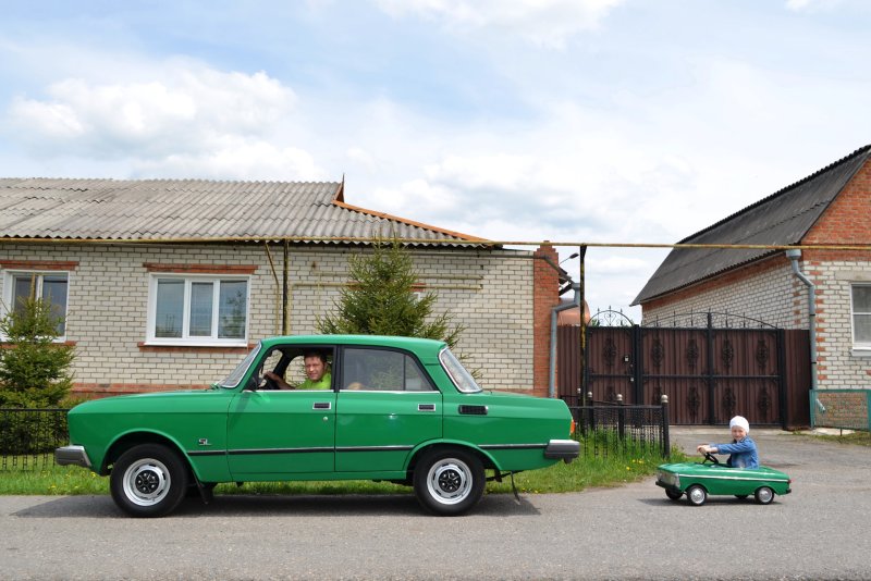 АЗЛК 2140 салатовый