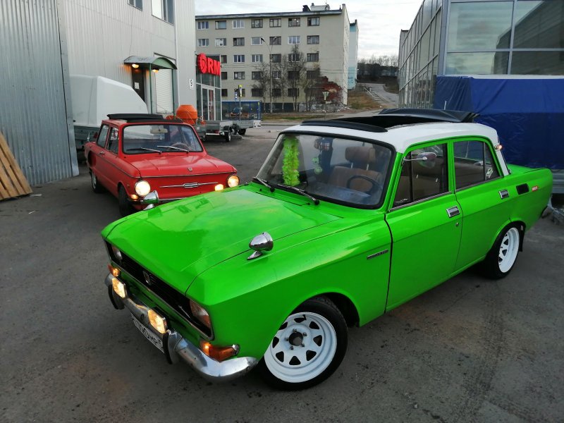 Новый Москвич 2140 зеленый