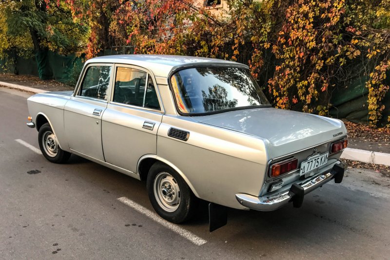 Фиолетовый ИЖ Москвич 412
