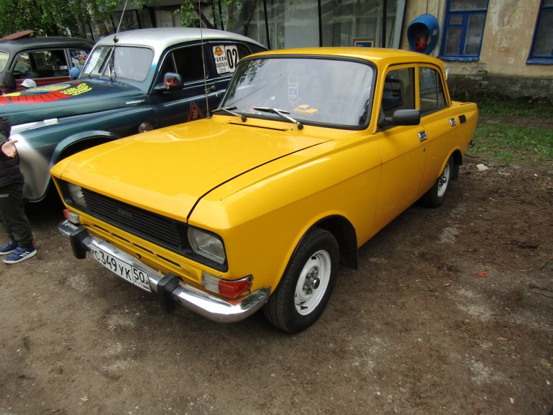 Москвич АЗЛК 2140 салон