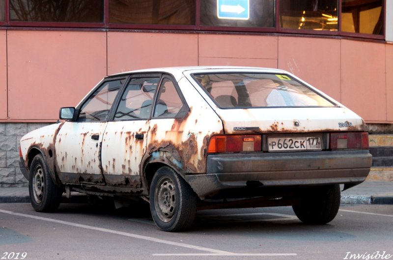 Ржавый Москвич 2141