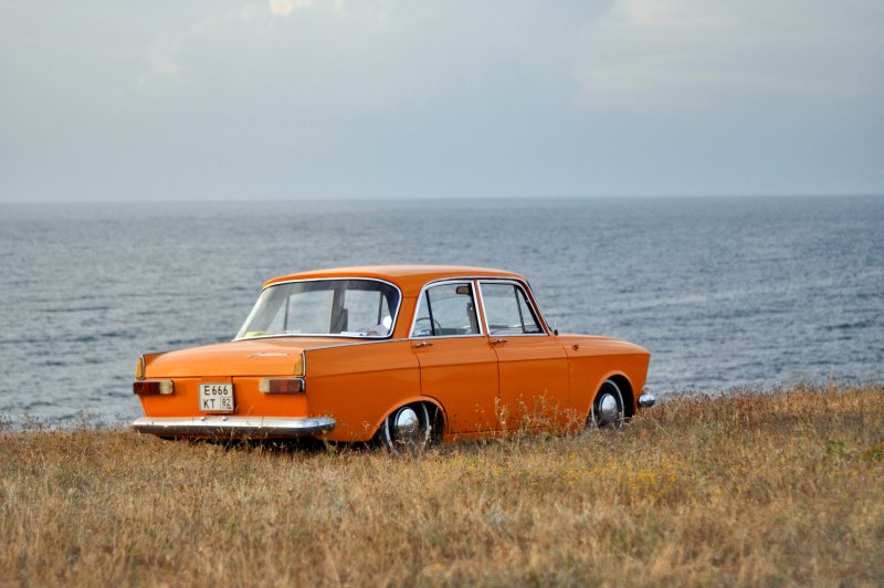 АЗЛК 2140 оранжевый