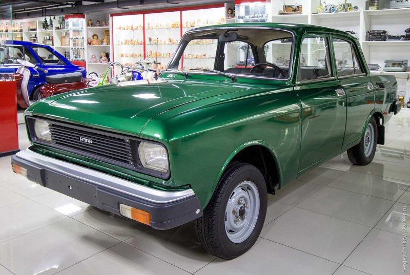 Автомобиль Москвич 2137