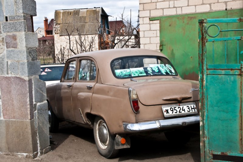Москвич 407 красный