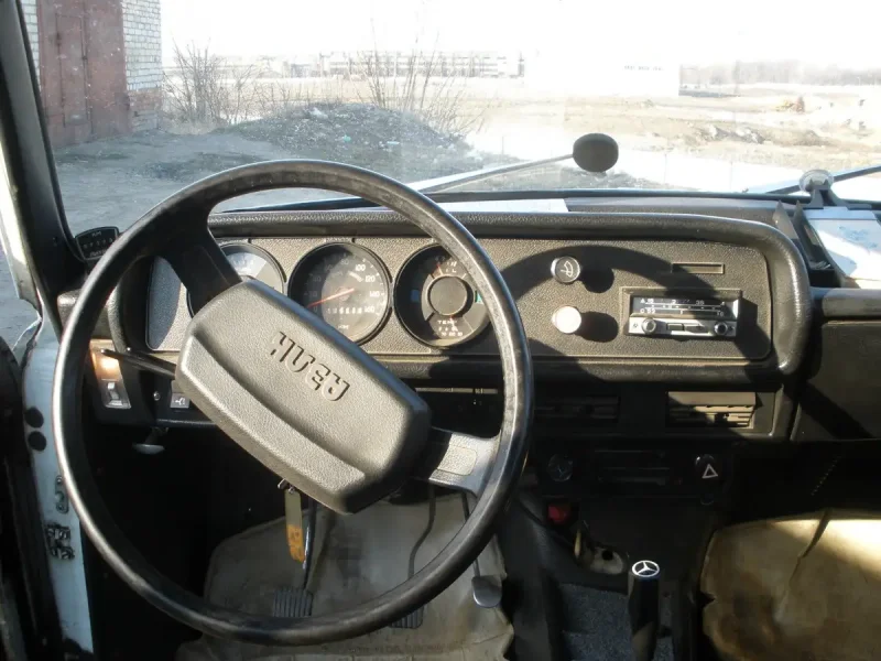 АЗЛК 2140 салон