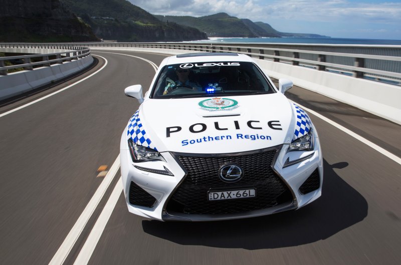 Lexus полицейский