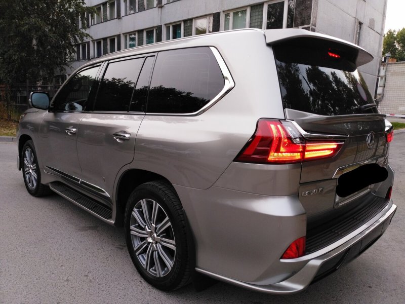 Lexus LX III 570