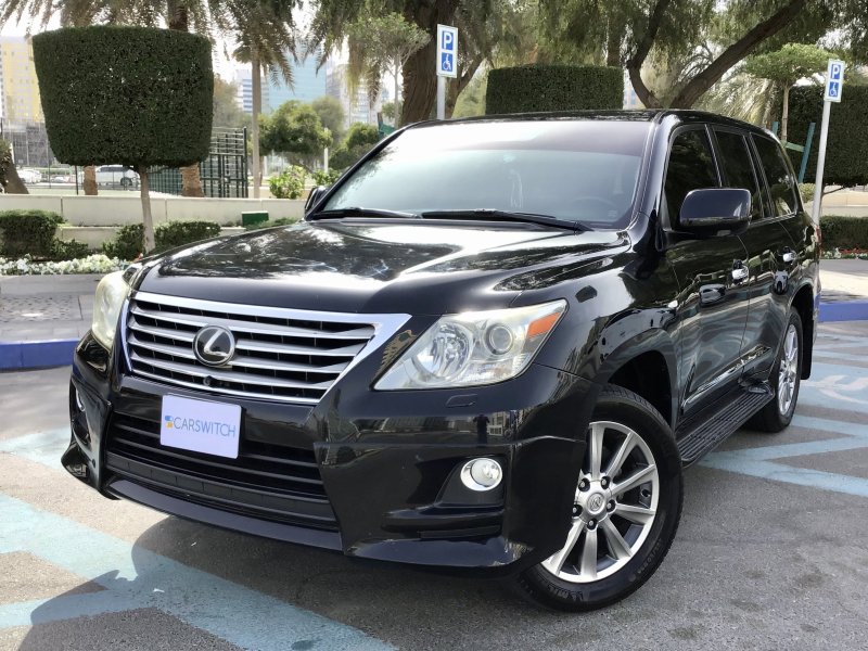 Toyota Land Cruiser vs Lexus LX 570