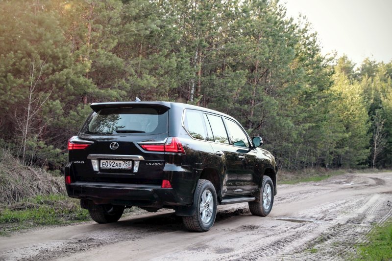 Lexus LX 450 белый