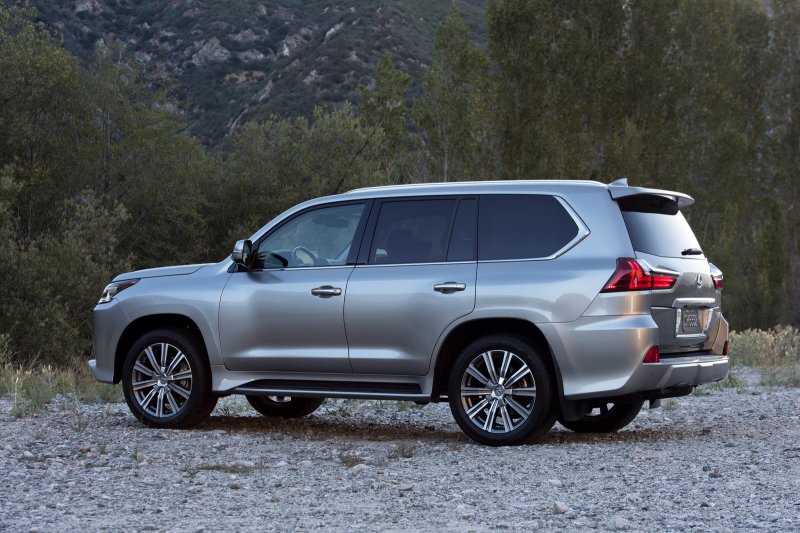 Lexus LX 570 2014 черный