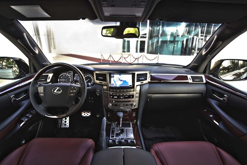 Lexus LX 570 2020 салон