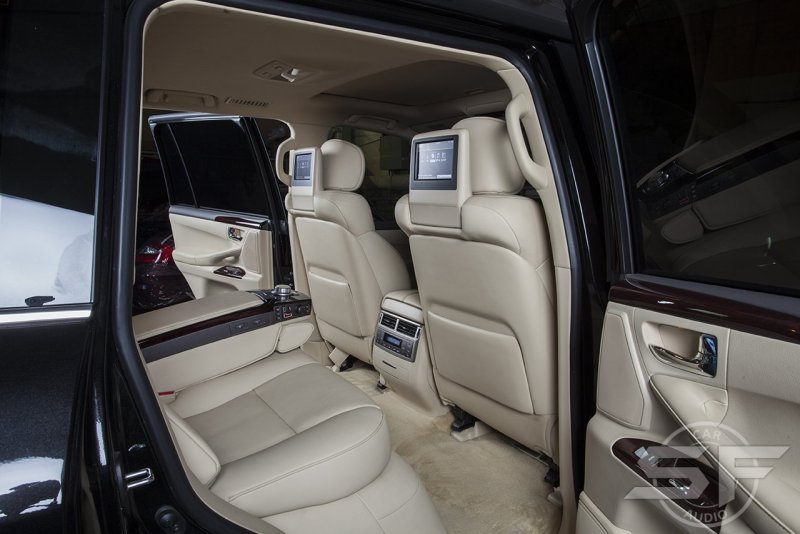 Lexus LX 570 2018 Interior
