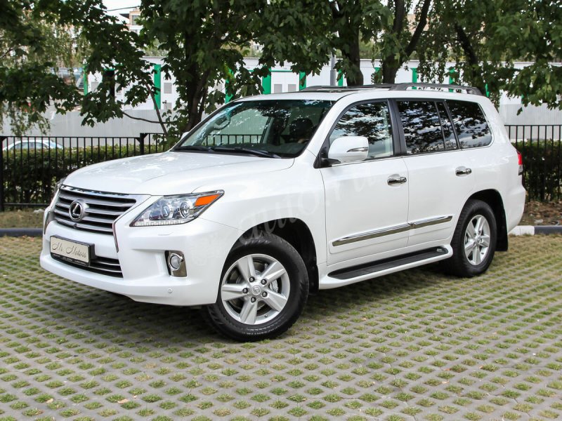 Джип Lexus LX 570 белый