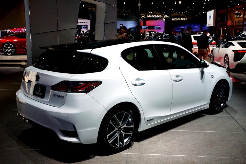 Lexus ct200h 2016