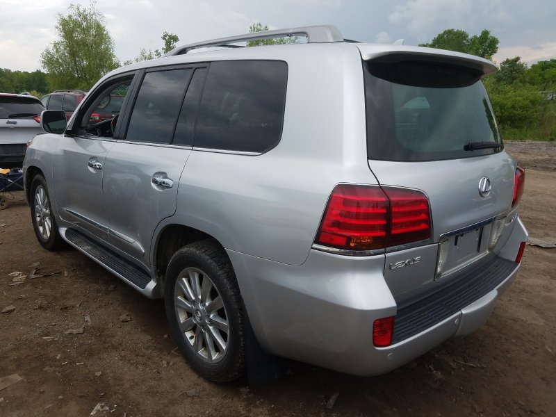 Lexus LX 2008 сзади