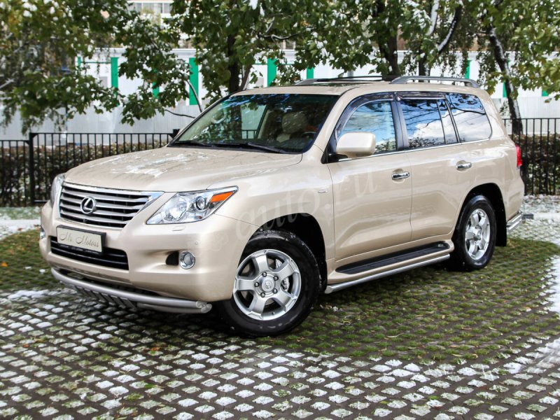 Lexus LX 570 золотистый