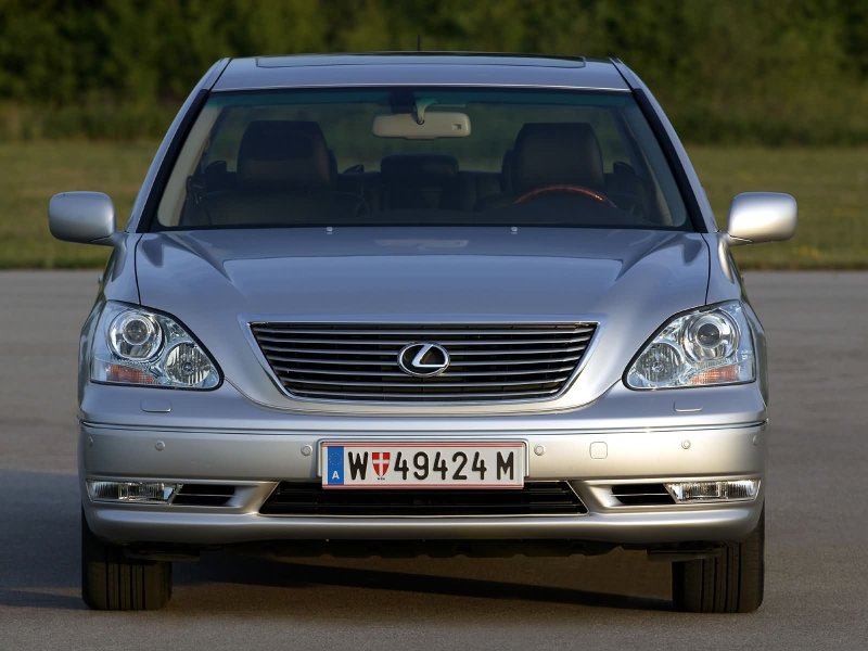 Автомобиль Lexus LS 430