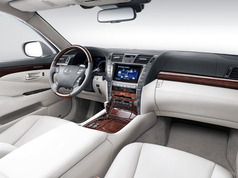 Lexus LX 570 2021 салон