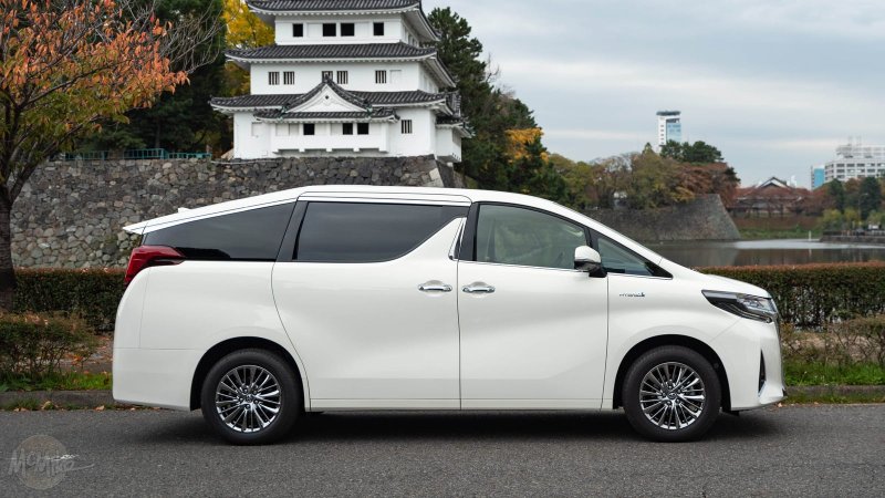 Toyota Alphard 2022 салон