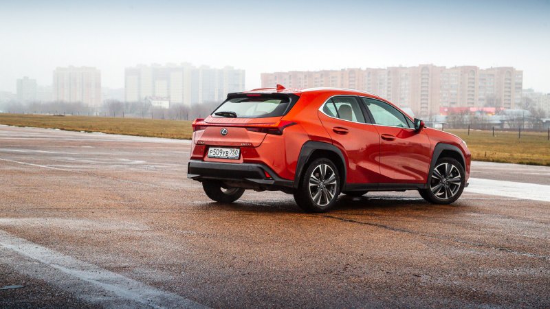 Lexus UX кроссовер enjoy