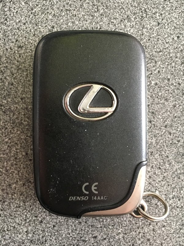 Lexus LX 570 2022 ключ брелок