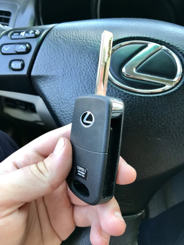 Ключ Lexus LX 570 2020