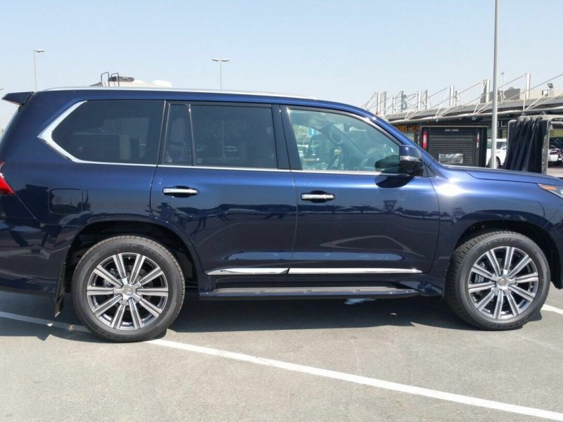 Lexus LX 570 синий