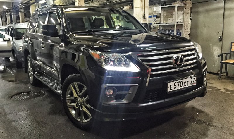 Lexus LX 570 Blue