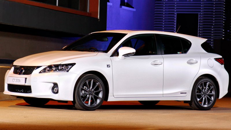 Lexus ct200h 2011