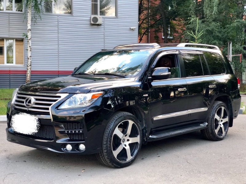 Lexus LX 570 2011