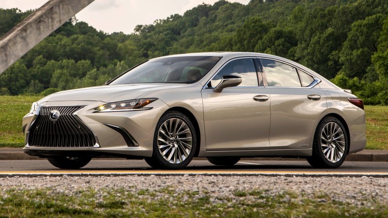 Lexus es 2020 сзади