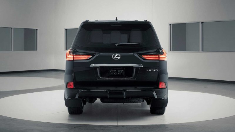 Lexus LX 570 черный сзади