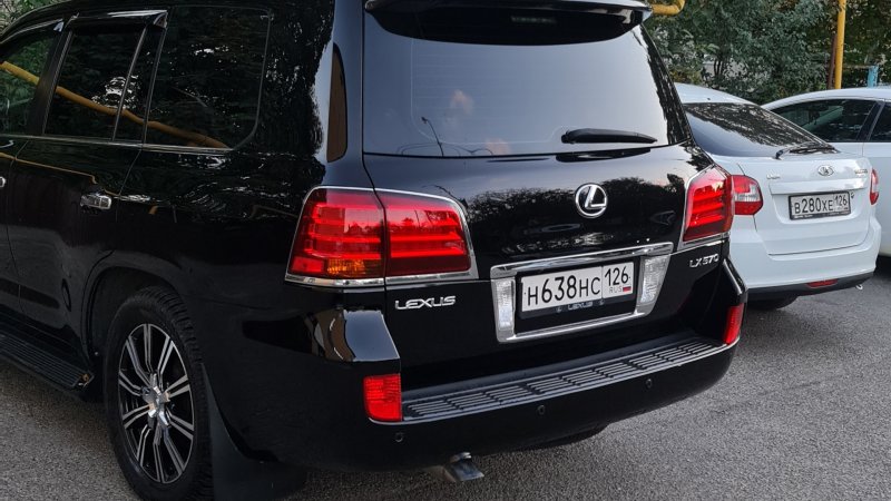 Lexus LX 570 Sport Design 2