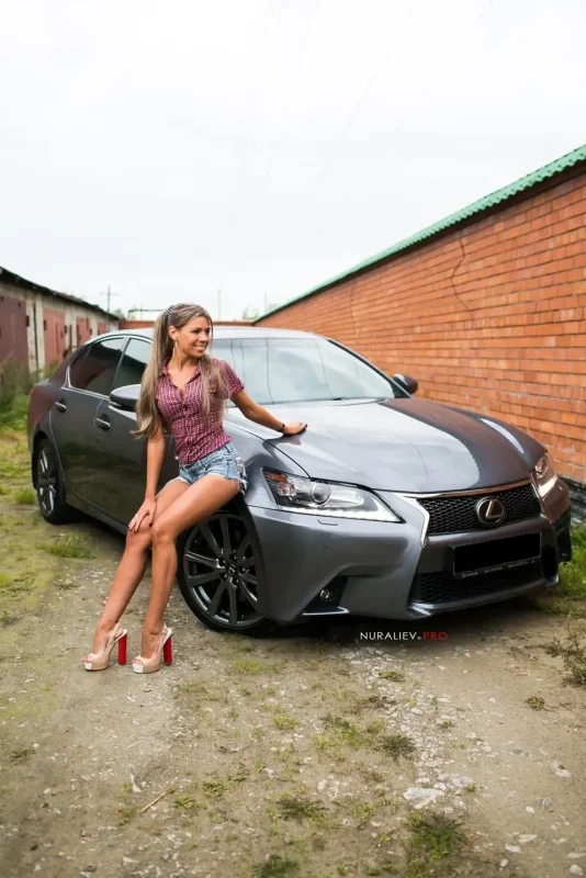 Lexus LX 570 девушка
