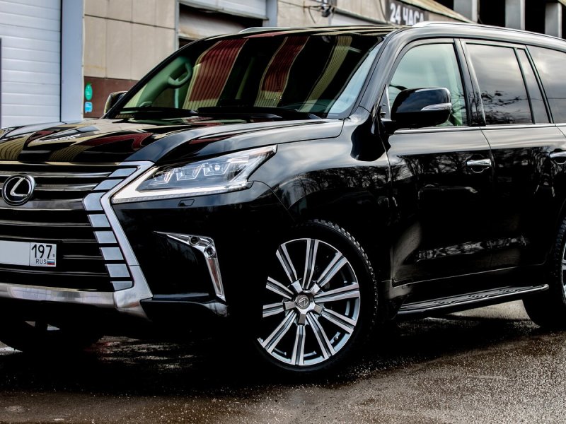 Lexus LX 570 2017 белый