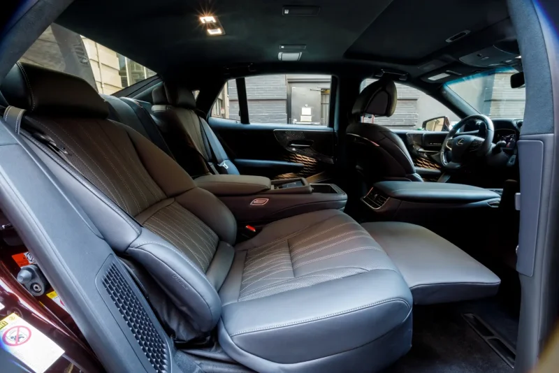 Lexus LX 570 2016 салон