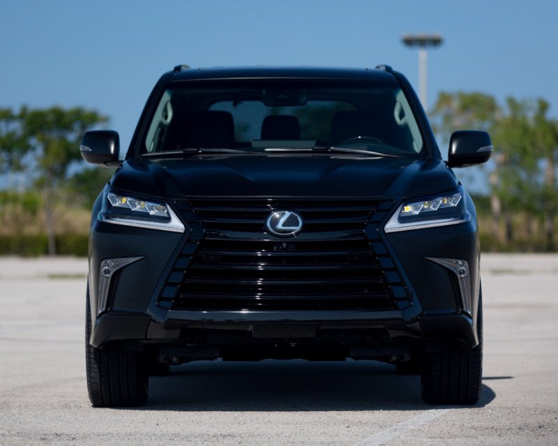 Lexus LX 570 Black Vision 2020