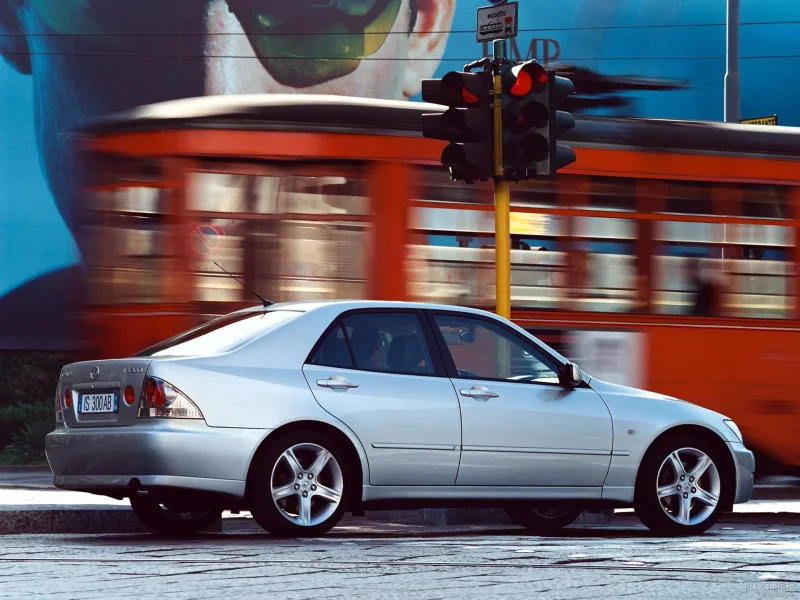 Lexus is 200 2001