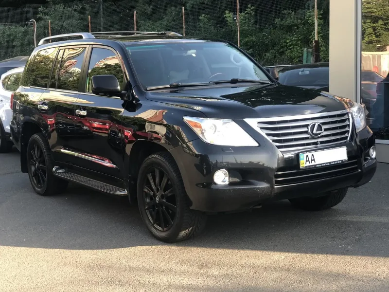 Lexus LX 450d Superior белый