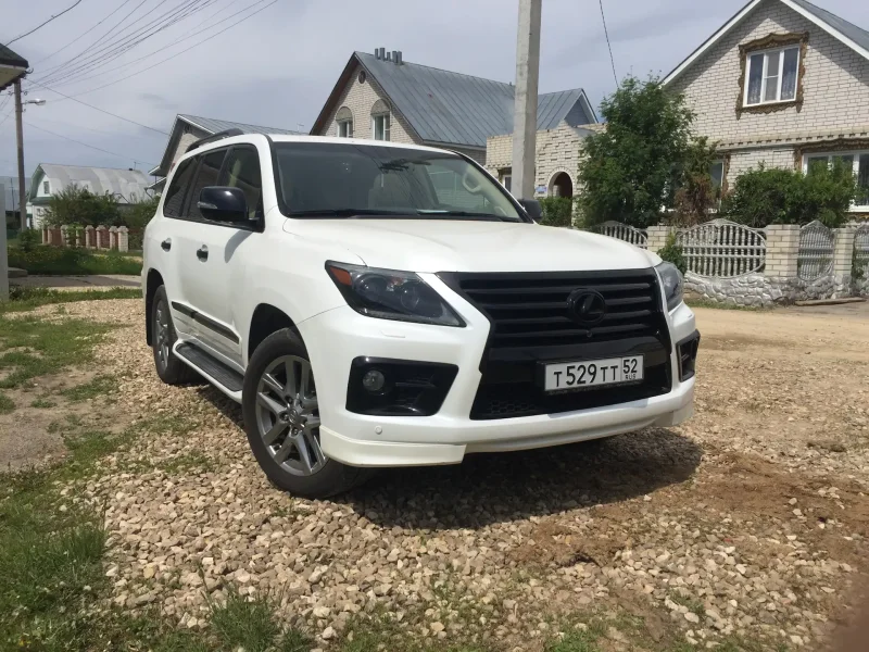 Lexus LX 570 2008 белый